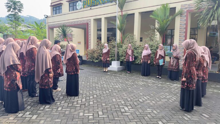 UPTD Puskesmas Karangreja Gelar Upacara Hari Kesehatan Nasional ke-60